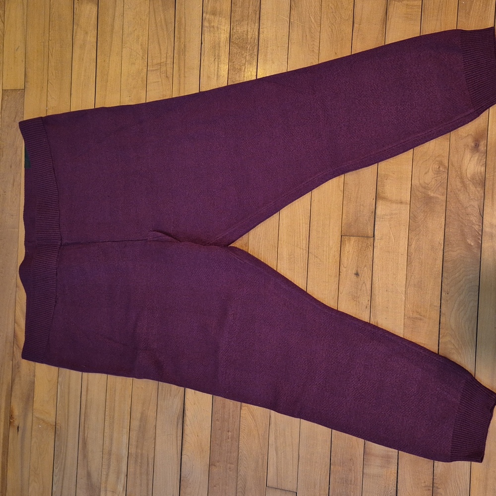 Torrid Platinum Sweater Knit Leggings NWT.  27' inseam.  Color is Zinfandel.